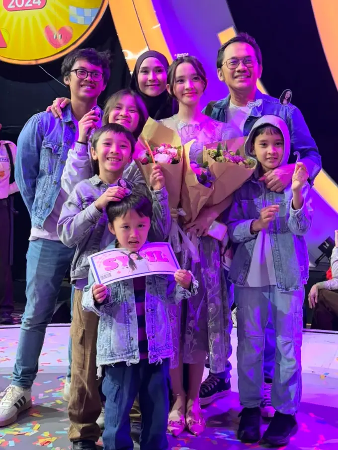 Cut Tary, Zaskia Adya Mecca, dan Meisya Siregar Para Ibu Hadir Dukung Putri Mereka di Final Gadis Sampul 2024