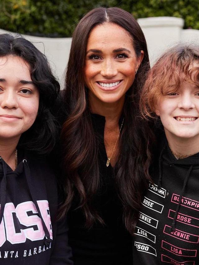 Meghan Markle Debut dengan Gaya Rambut Ikal Saat Bahas Kesehatan Mental, Terinspirasi Kate Middleton?