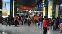 Pemudik mulai memadati Stasiun Gambir, Jakarta Pusat, Kamis (30/5/2019). (Yopi Makdori/Liputan6.com)