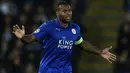 2. Wes Morgan - Satu sekian pemain yang membawa Leicester City tampil sebagai juara Premier League. Musim 2015/16, sang kapten Leicester ini tercatat sebagai pemain dengan berat badan 98 kg. (AFP/Oli Scarff)