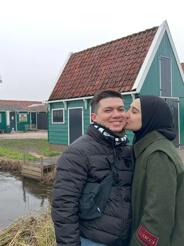 10 Potret Liburan Zaskia Sungkar dan Irwansyah ke Belanda, Tetap Aktif Berkuda