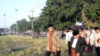 Sri Sultan HB X mengikuti Salat Idul Fitri di Alun-alun Utara Yogyakarta, Minggu pagi, 25 Juni 2017. (Liputan6.com/Switzy Sabandar)