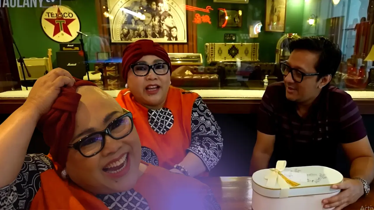 Nunung kini berkepala plontos, penampilan terbaru akibat kemoterapi.