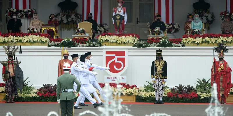 Presiden Jokowi Saat Pimpin Upacara di Istana Merdeka