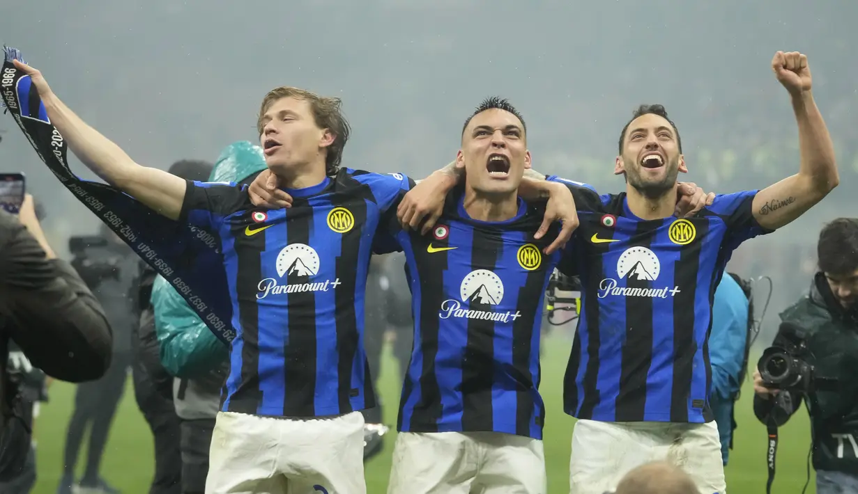 Inter Milan menjuarai Serie A musim 2023/24 setelah menang dalam duel Derby della Madonnina kontra AC Milan 2-1. (AP Photo/Luca Bruno)