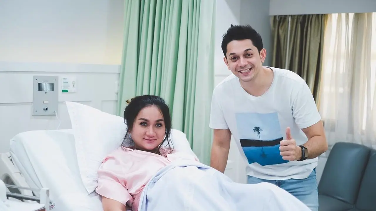 Lahirkan Bayi Laki-laki, Ini 6 Momen Bahagia Persalinan Istri Andrew Andika