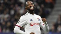4. Moussa Dembele (Lyon) - Moussa Dembele bisa menjadi solusi yang tepat untuk menambah kekuatan lini depan Manchester United. Striker berusia 23 tahun telah menyumbangkan 10 gol dari 17 penampilannya.(AFP/Philippe Desmazes)