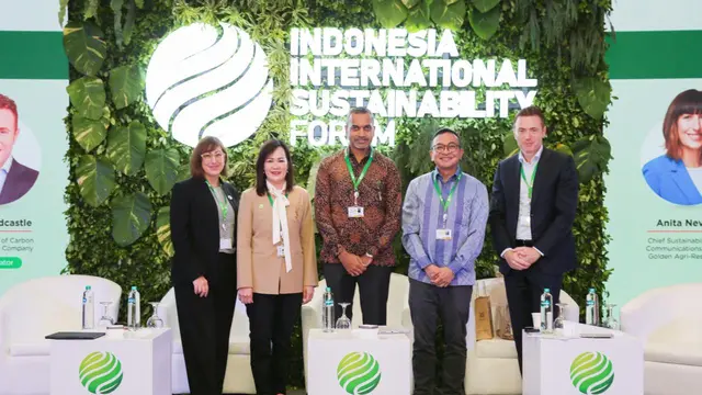 Chief Sustainability & Communications Officer Sinar Mas Agribusiness and Food, Anita Neville saat diskusi Dekarbonisasi Industri Indonesia, Pelajaran dari Implementasi Rencana Nol Emisi pada Indonesia International Sustainability Forum (IISF) 2024.