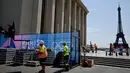 Lebih kurang 45.000 petugas akan diterjunkan dalam pengamanan parade pembukaan Olimpiade Paris 2024. Petugas tersebut juga akan dibantu ribuan tentara, dan agen keamanan swasta. (Gabriel BOUYS/AFP)