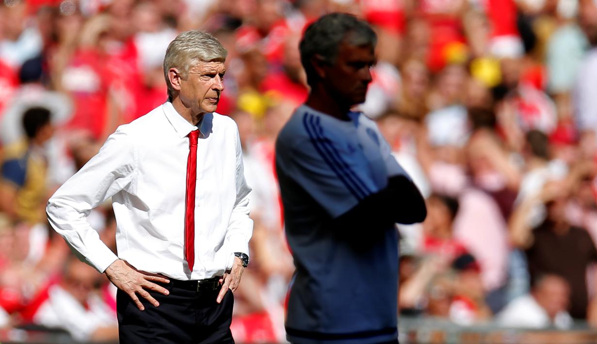 Ekspresi pelatih Arsenal, Arsene Wenger (kiri) dan pelatih Chelsea, Jose Mourinho dalam Community Shield 2015 di Stadion Wembley, Inggris. Minggu (2/8/2015) malam WIB. (Action Images via Reuters/Andrew Couldridge)