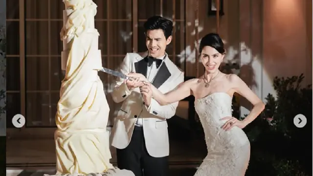 Aktris Thailand Mai Davika Resmi Menikahi Pacar 7 Tahunnya, Anggun Bergaun Pengantin yang Roknya Bisa Dilepas Pasang