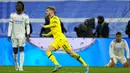 Pemain Chelsea Timo Werner melakukan selebrasi usai mencetak gol ke gawang Real Madrid pada pertandingan leg kedua perempat final Liga Champions di Stadion Santiago Bernabeu, Madrid, Spanyol, 12 April 2022. Real Madrid kalah 2-3. (AP Photo/Manu Fernandez)