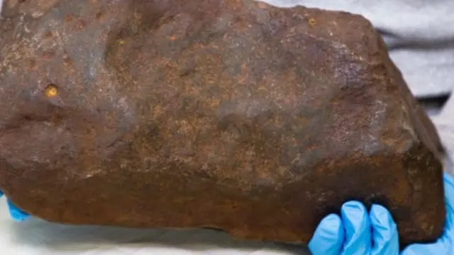 Batu Meteorit Berusia 4.6 Miliar Tahun