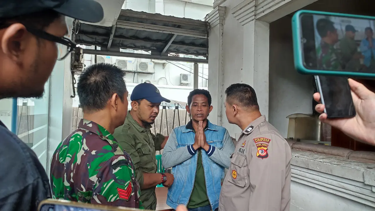 Seorang pria mengaku anak angkat Presiden Jokowi menerobos Istana Bogor. (Foto: Liputan6.com/Achmad Sudarno)