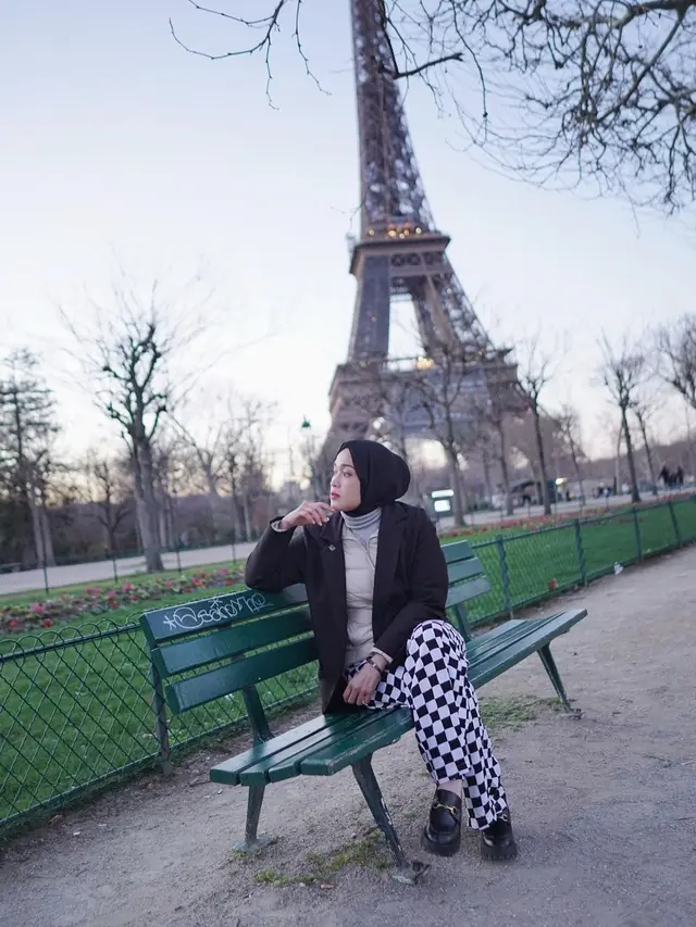 6 Potret Liburan Ririe Fairus di Paris, Impian Sejak Dulu Terwujud