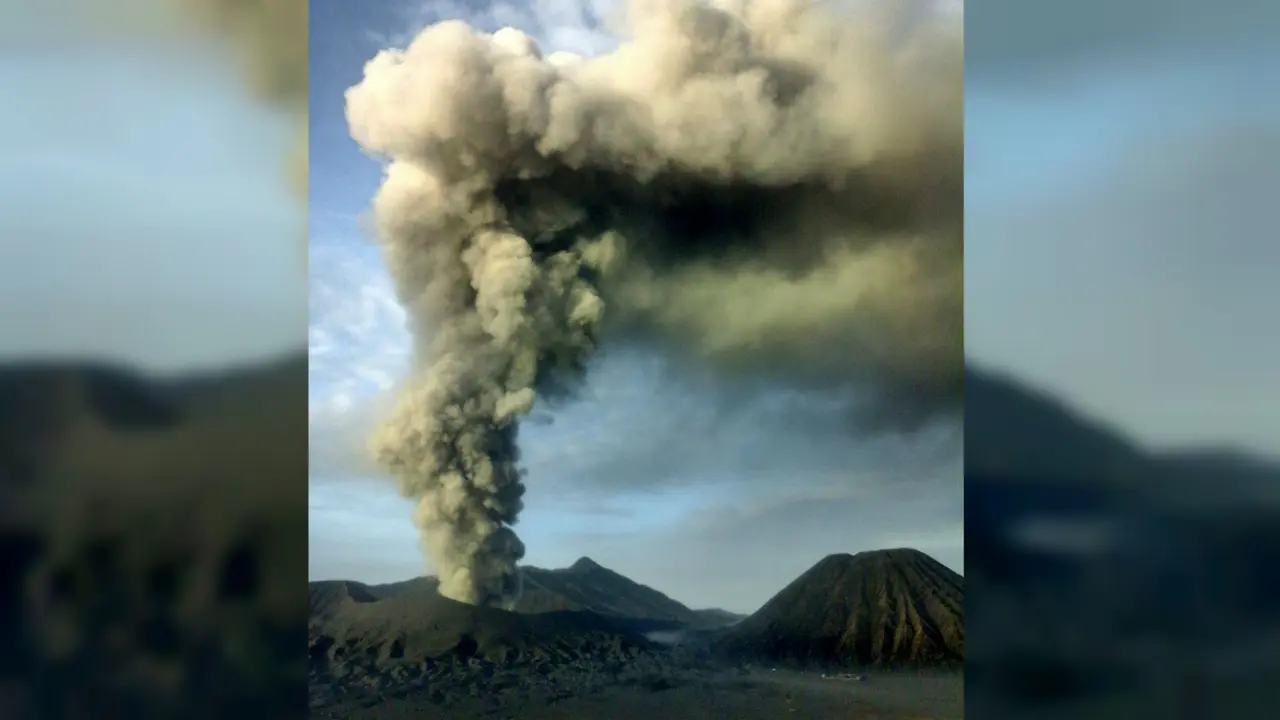 20151217-bromo-jakarta-erupsi