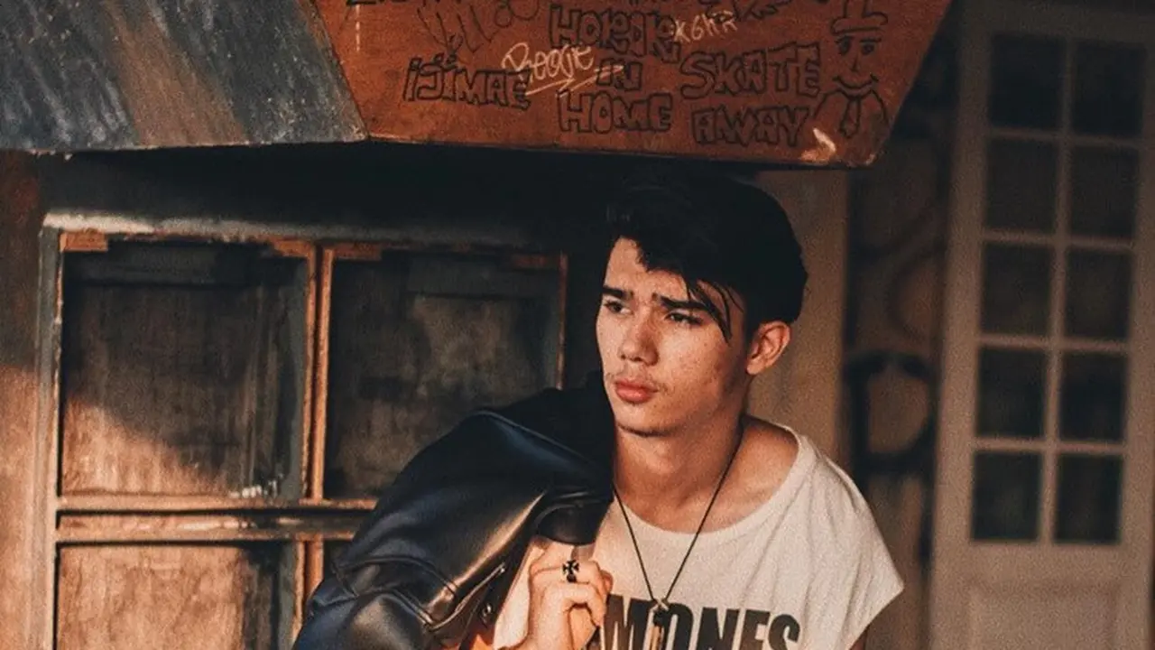 Dikabarkan Akan Nikahi Prilly Latuconsina, Ini 7 Potret Tampan Jeff Smith