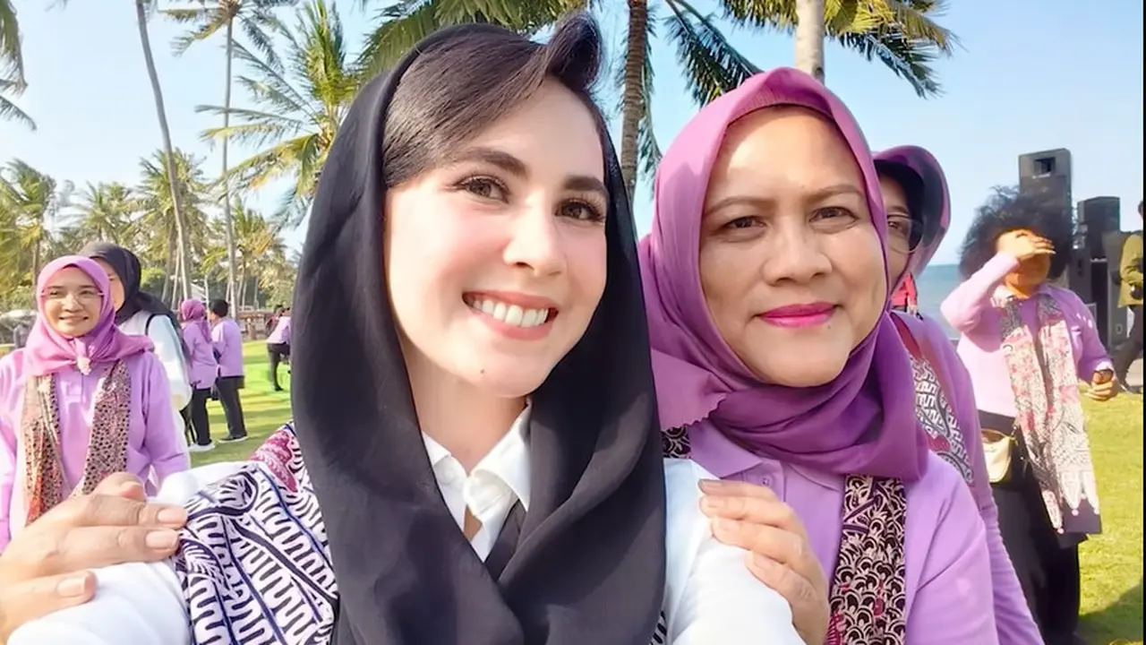 Arumi Bachsin dampingi Iriana Joko Widodo