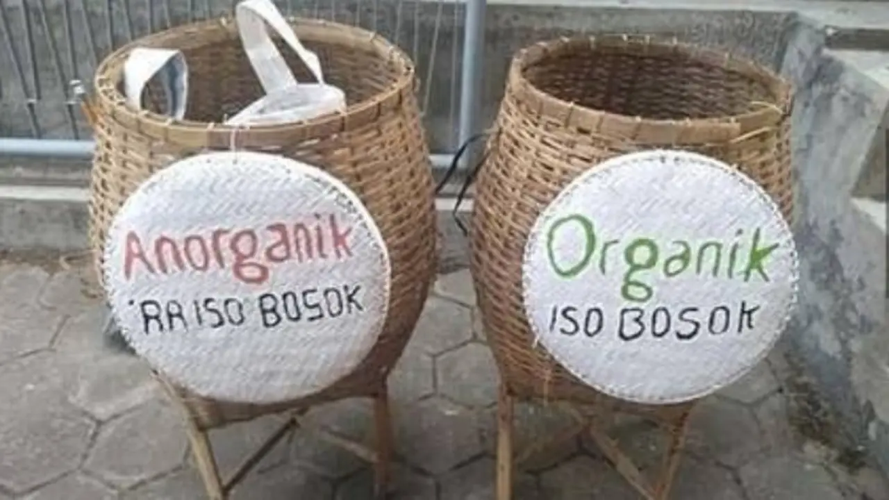 7 Foto Tulisan Lucu di Tempang Sampah Ini Bikin Senyum-Senyum Sendiri