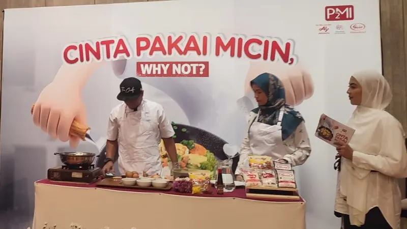 Demo memasak Cinta Pakai Micin di Surabaya. (Dian Kurniawan/Liputan6.com)