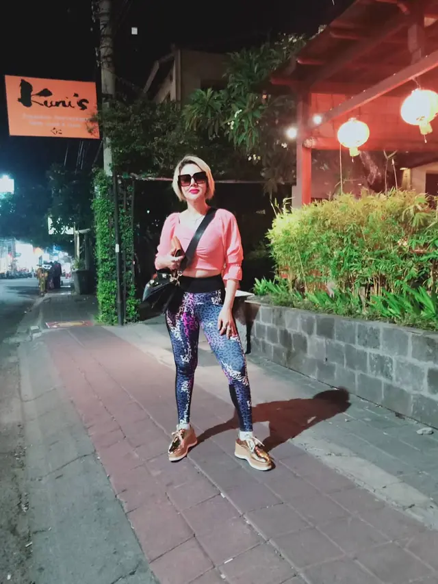 7 Momen Liburan Barbie Kumalasari di Bali, Kacamata Besarnya Curi Perhatian