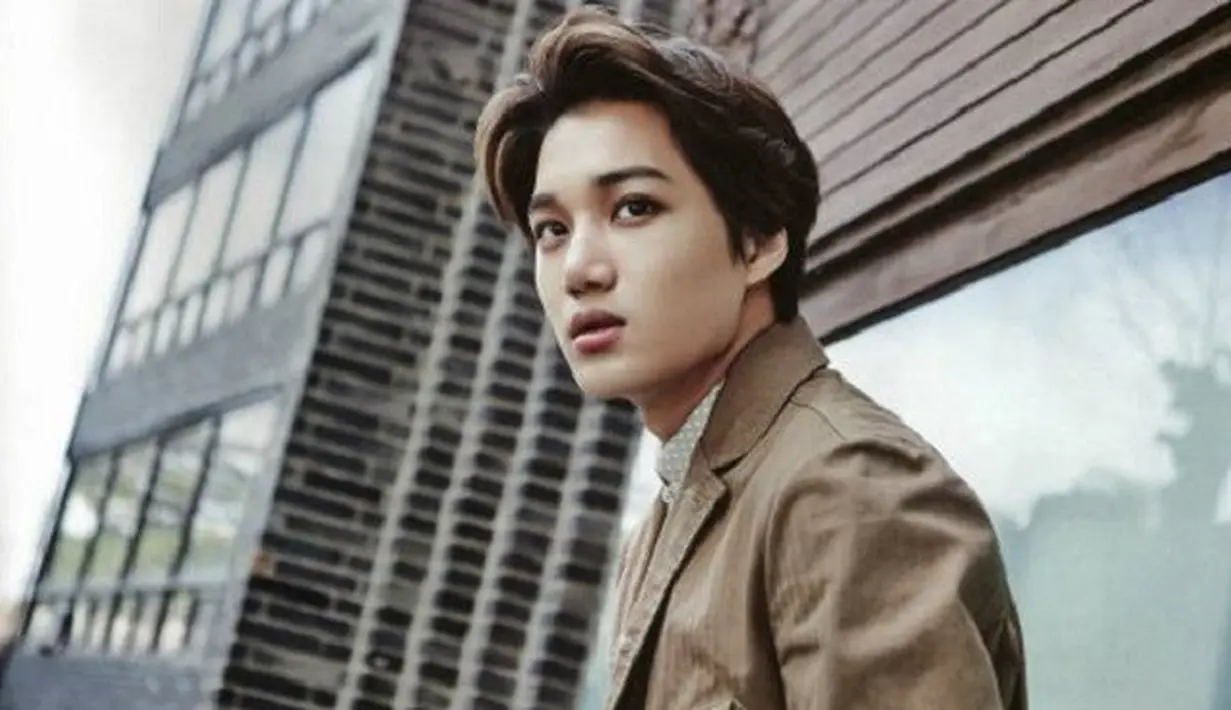 Saat itu, Kai EXO sedang berada di lantai lima. Seperti yang dilansir dari Koreaboo, ia hanya bisa pasrah dan berdoa agar tidak ada kejadian buruk yang menimpanya. (Foto: Soompi.com)