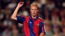 4. Ronald Koeman, tipikal sweeper kesukaan Johan Cruyff, bakatnya dipoles saat masih bermain di Ajax. Ketika Cruyff memutuskan untuk hijrah ke Barcelona, pria yang kini melatih Southampton itu turut diajak bergabung. (Bola.com/www.itv.com)