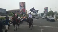 Pasukan berkuda saat mengikuti aksi bela Palestina di Tugu Adipura, Kota Bandar Lampung. Foto: (Liputan6.com/Ardi).