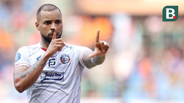 Foto: Gocekan Maut Gustavo Almeida yang Berujung Gol ke Gawang Persija, Plus Kasi Benjol di Kepala Kudela