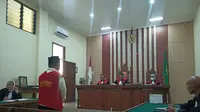 Terdakwa Muhammad Belly Saputra saat menjalani sidang vonis di PN Tanjung Karang, Bandar Lampung. Foto : (Liputan6.com/Ardi).