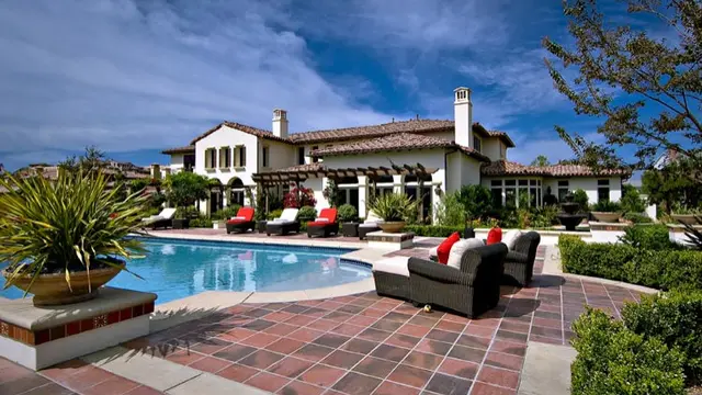 [Bintang] Khloe Kardashian