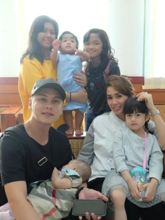[Bintang] Ussy Sulistiawaty dan Andhika Pratama