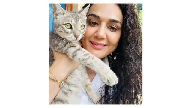 7 Potret Terbaru Preity Zinta, Tetap Awet Muda di Usia 46 Tahun