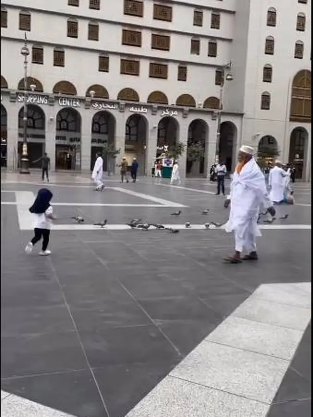 6 Momen Zaskia Gotik Jalani Ibadah Umrah, Ajak Kedua Buah Hati yang Masih Kecil