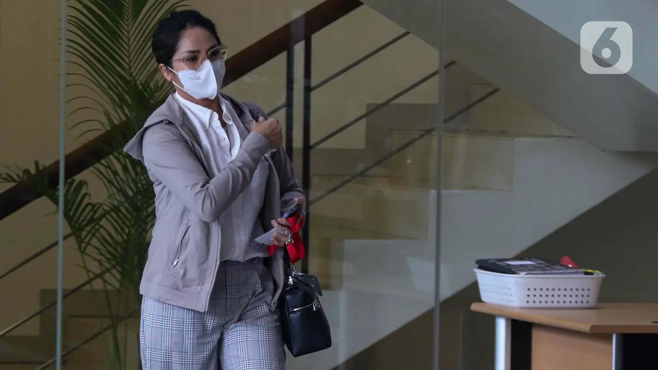 Usai Diperiksa KPK, Windy Idol Irit Bicara