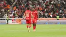 Aditya Warman sedang berdiskusi di lapangan dengan rekan satu timnya dalam pertandingan melawan Persijap Jepara pada pekan ke-16 BRI Super League 2025/2026 di Stadion Utama Gelora Bung Karno (SUGBK), Jakarta Pusat, Sabtu (3/1/2026) sore WIB. (Bola.com/Abdul Aziz)