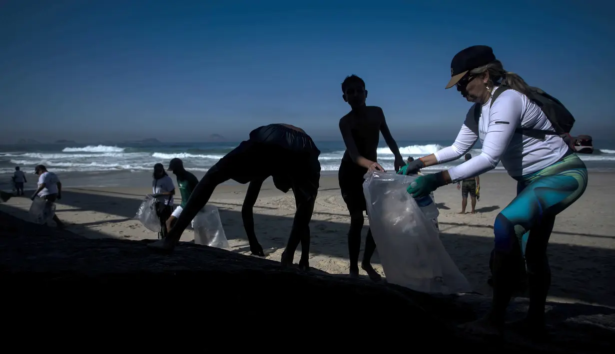 Hari Laut Sedunia juga dirayakan untuk meningkatkan kesadaran tentang peran penting lautan dan bagaimana orang dapat membantu melindunginya. (AP Photo/Bruna Prado)