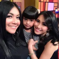 Denada, Shakira Aurum, dan Ayu Ting Ting. (Instagram/denadaindonesia)