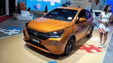 Daihatsu Ayla generasi kedua mendapat ubahan total mulai dari eksterior, interior, mesin, hingga platformnya. Rancang bangun Ayla sudah menggunakan Daihatsu New Global Architecture (DNGA) yang diklaim jauh lebih baik dari pendahulunya. Eksterior Ayla mengambil model yang serupa dengan Perodua Axia yang dijual di Malaysia. Ayla Tipe R ini dijual mulai dari Rp164 juta untuk transmisi manual dan Rp184 juta untuk yang bertransmisi otomatis CVT.