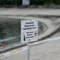 Pantai Siloso di Singapura termasuk kawasan terdampak tumpahan minyak dari kapal kargo. (dok. ROSLAN RAHMAN / AFP)