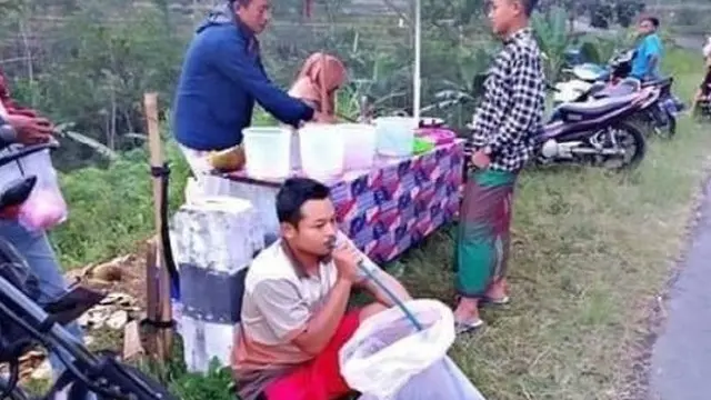7 Cara Netizen Minum dengan Sedotan Ini Bikin Geleng Kepala, Enggak Habis Pikir