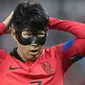 Gestur pemain Timnas Korea Selatan, Son Heung-min dalam laga perdana Group H Piala Dunia 2022 melawan Timnas Uruguay yang berlangsung di Education City Stadium, Qatar, Kamis (24/11/2022). (AP Photo/Pavel Golovkin)