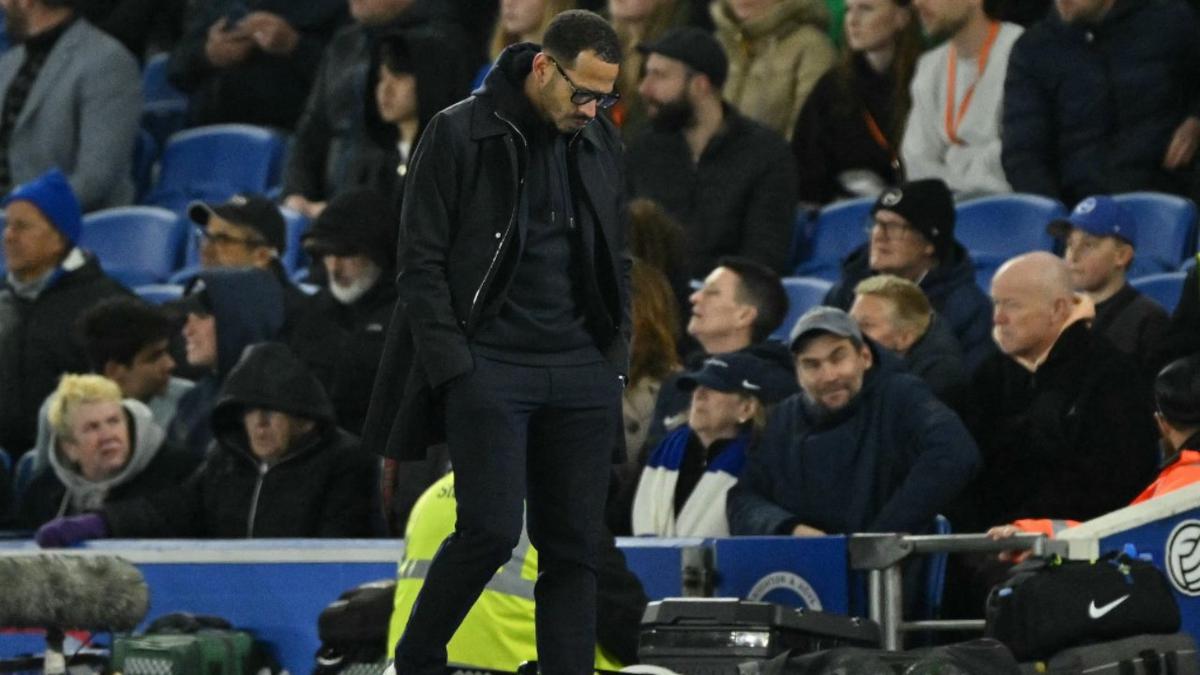 Chelsea Dibantai Brighton 0-3, Liam Rosenior Berada di Ujung Tanduk?