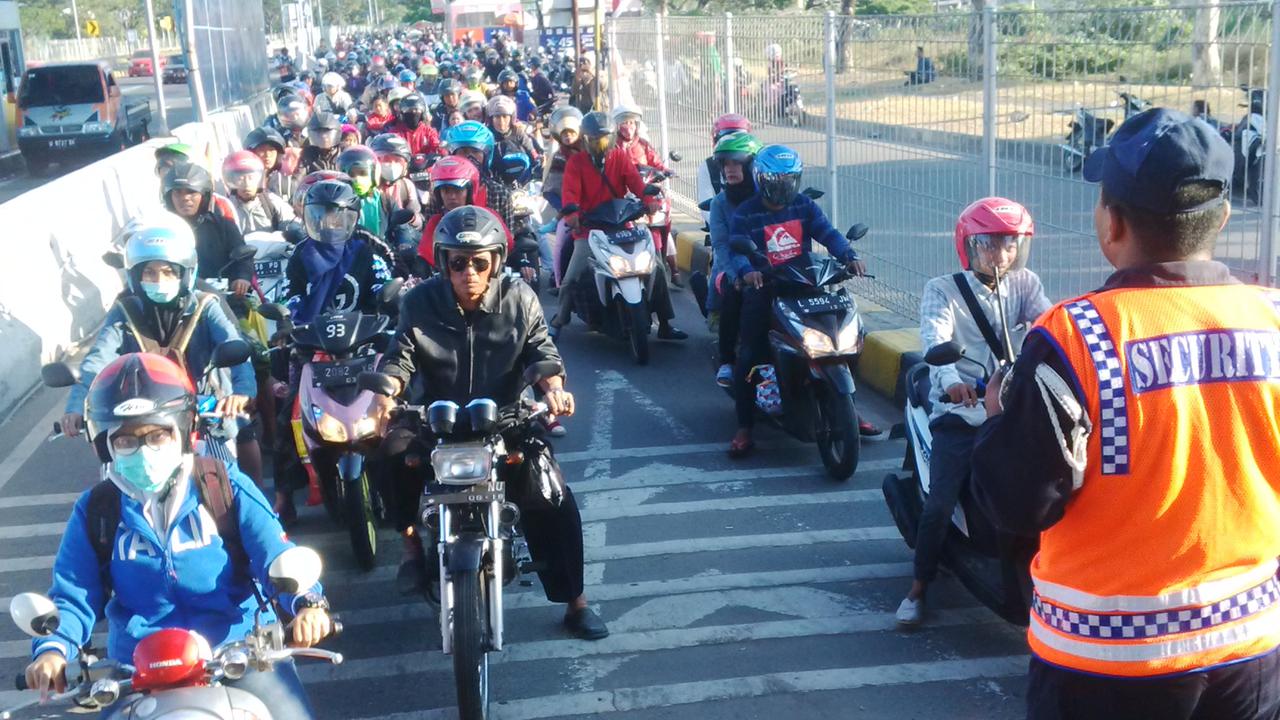 Tradisi Toron Bikin Arus Jembatan Suramadu Padat Saat Idul Adha