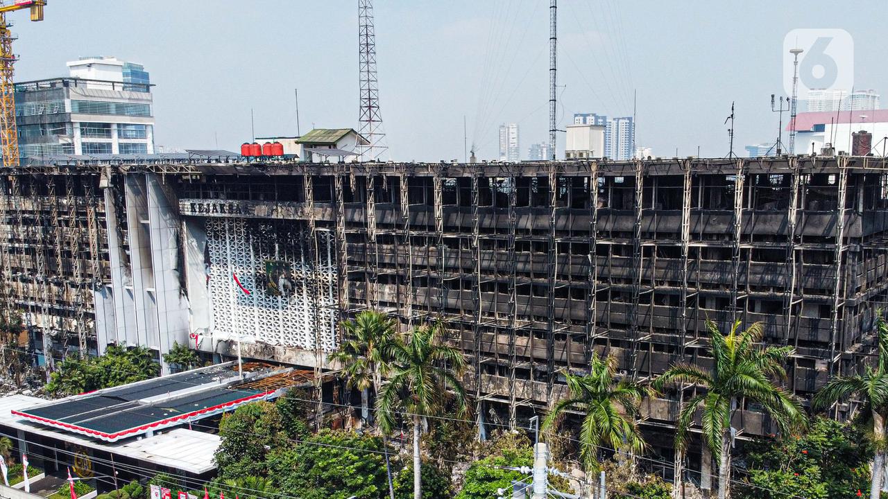 Melihat dari udara kondisi Gedung Kejagung RI usai Terbakar