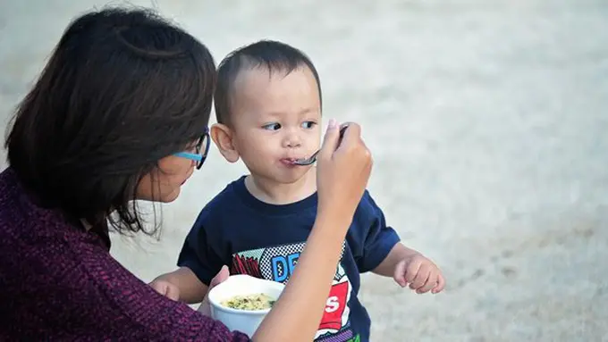 Bayi usia 6 bulan sudah bisa diberi makanan pendamping selain ASI | Copyright Unpopulart/Chyntia Andarinie