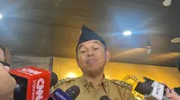 Gubernur Jawa Barat Dedi Mulyadi di Kompleks Parlemen, Senayan, Jakarta, Selasa (29/4) (Muhammad Genantan Saputra/Merdeka.com)