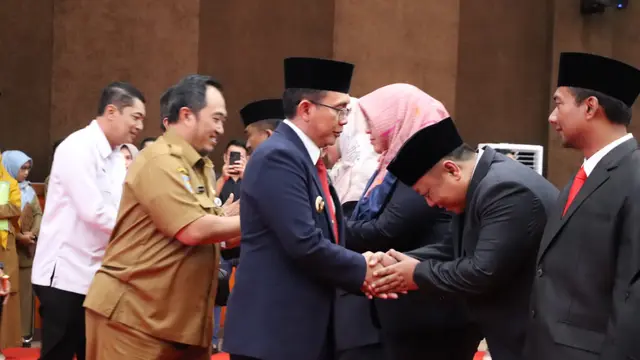 Penjabat (Pj) Bupati Bekasi Dani Ramdan  mengisi kekosongan jabatan di tubuh Pemerintah Kabupaten (Pemkab) Bekasi dengan melantik 16 orang Pejabat Pimpinan Tinggi Pratama (Eselon II).