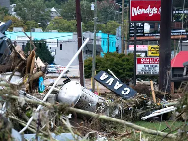 Kerusakan akibat badai di dekat Desa Biltmore setelah Badai Helene pada tanggal 28 September 2024 di Asheville, Carolina Utara. (Sean Rayford/GETTY IMAGES NORTH AMERICA/Getty Images via AFP)