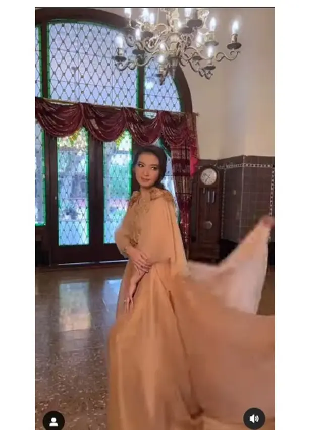 7 Gaya Pemotretan Keluarga Gibran Rakabuming dan Selvi, Curi Perhatian